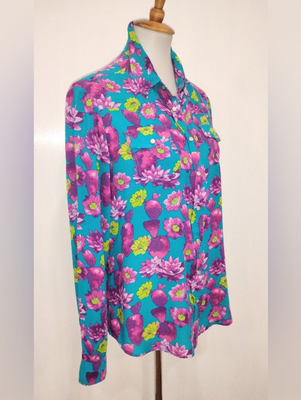 VIBRANT CACTUS FRUIT COWGIRL BLOUSE